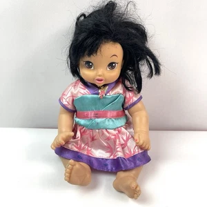 Disney Princess Mulan Baby Puppe Playmates Toys 2004 Plastikpuppe Sammlerstück - Bild 1 von 17