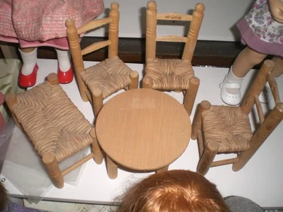 Poupée ancienne - petit salon en bois et rotin - Photo 1/2