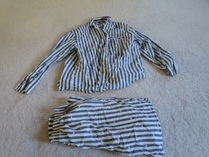 Conjunto de pijama a rayas pequeño solo Old Navy Loves You Heart para mujer - Imagen 1 de 17