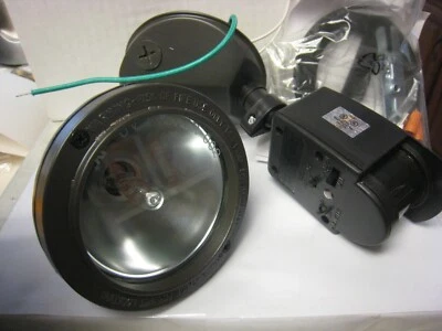 TRACE*LITE TL601-Q1200 Bronze   Wet location Single Motion Sensor Halogen Flood - Image 1 of 4