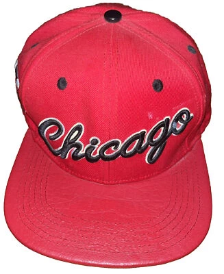 Chicago Bulls Rojo Negro Sombrero Cuero Bill NBA Pro Estándar Cuero Correa Gorra Foto 1 de 4