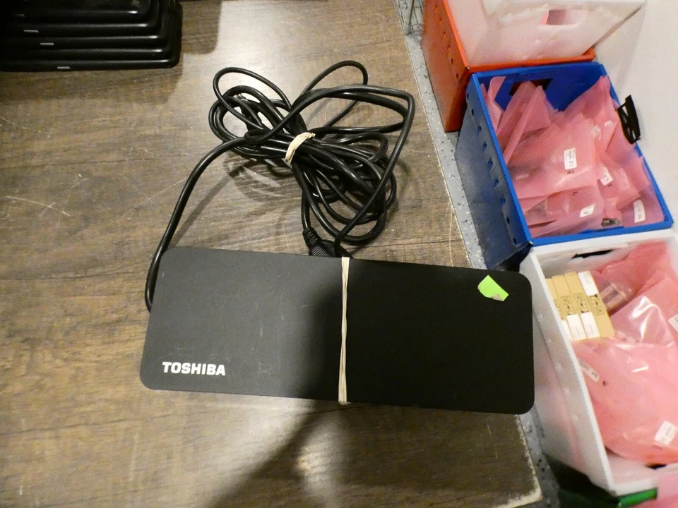Toshiba Thunderbolt 3 Dock PA5281U-1PRP USB 3.0 Estación de Acoplamiento con Adaptador de 100 W Foto 1 de 4