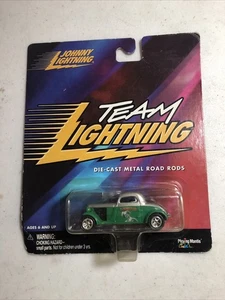 Johnny Lightning Team The Three Stooges Hot Rods Flathead Flyer 556 MOC 2000 - Picture 1 of 4