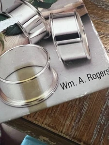 Silber Teller Serviettenringe 4er Set Wm A Roger’s NEU IN BOX leicht 80er Jahre - Bild 1 von 3