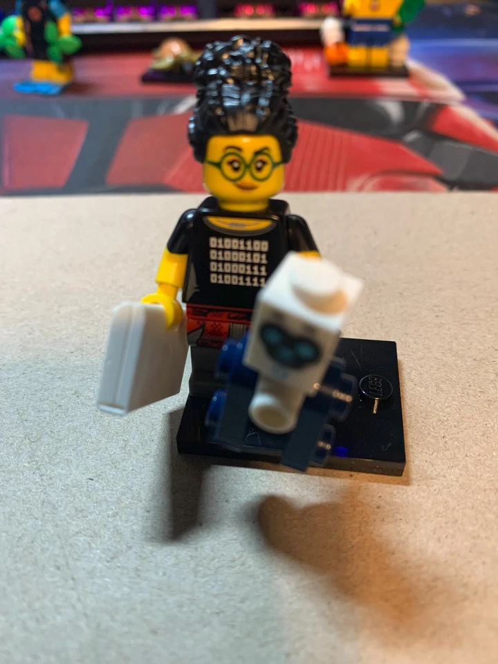 LEGO CMF Series 19 Programmer Minifigure COMPLETE - Image 1 of 1