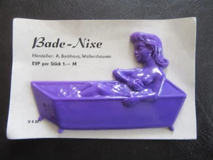 Türschild-Badschild-Kloschild-BadeNIXE-VIOLETT-LILA-neu in OVP-original DDR - Picture 1 of 1