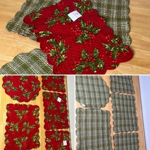 C & F April Cornell Christmas Holly Quilted Reversible Lot 4 Placemats + 1 READ - Picture 1 of 24