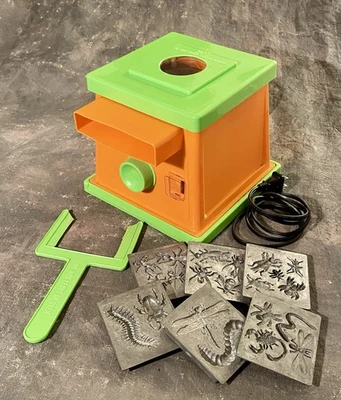 Vintage Creepy Crawlers Workshop Bug Maker Oven with 6 Metal Molds - Image 1 of 3