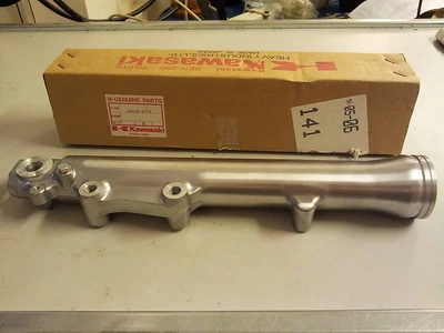 Tubo de horquilla inferior L.H. Kawasaki KZ440 Z 440 LTD A D 82-83 44005-1073 NOS Foto 1 de 2