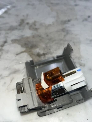 2005-2007 Audi A4 Quattro 12V tomada cinza conjunto acabamento plástico A1 - Imagem 1 de 4