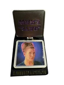 Disney Parks Star Wars Das Erwachen der Macht Pin Prinzessin Leia Neu aufklappbar LE 2015 - Bild 1 von 3