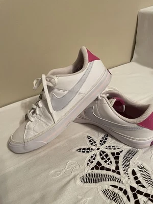 Nike Zapatos Juveniles 6.5 Niñas Corte Legado Zapatillas bajas Blanco DA5380-116 ~ USADO EN EXCELENTE ESTADO Foto 1 de 4