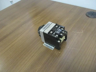 Temporizador Agastat 70120C 24VDC Tiempo de bobina: 1,5-15 segundos Usado Foto 1 de 4