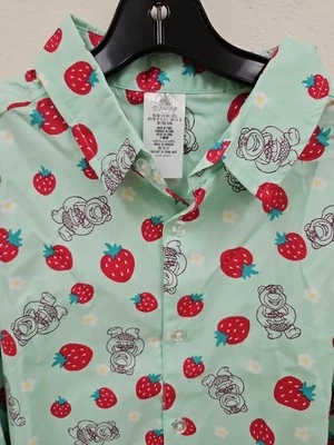 Camisa Abotonada Fresas Lotso Toy Story Parques Disney Pixar Adulto Talla L Nueva con Etiquetas Foto 1 de 4