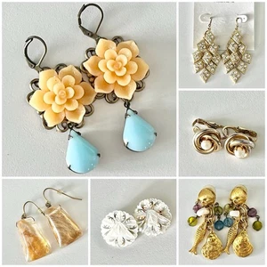 Lot of Vintage & Modern Earrings, Costume Jewelry Gold Tone - Picture 1 of 7