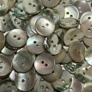 Japanische beige Austernmuschel Hemdknöpfe grüner Rücken 15 mm 2 Loch - Bild 1 von 3
