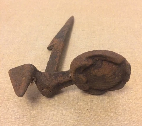 Antique Cast Iron Clam Shell Weighted Door Lock Catch Latch Keeper Hardware Cover