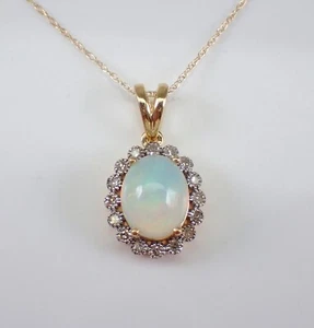 Gelbgold Opal und Diamant Anhänger Halskette 18 Zoll Kette Oktober Edelstein - Bild 1 von 5