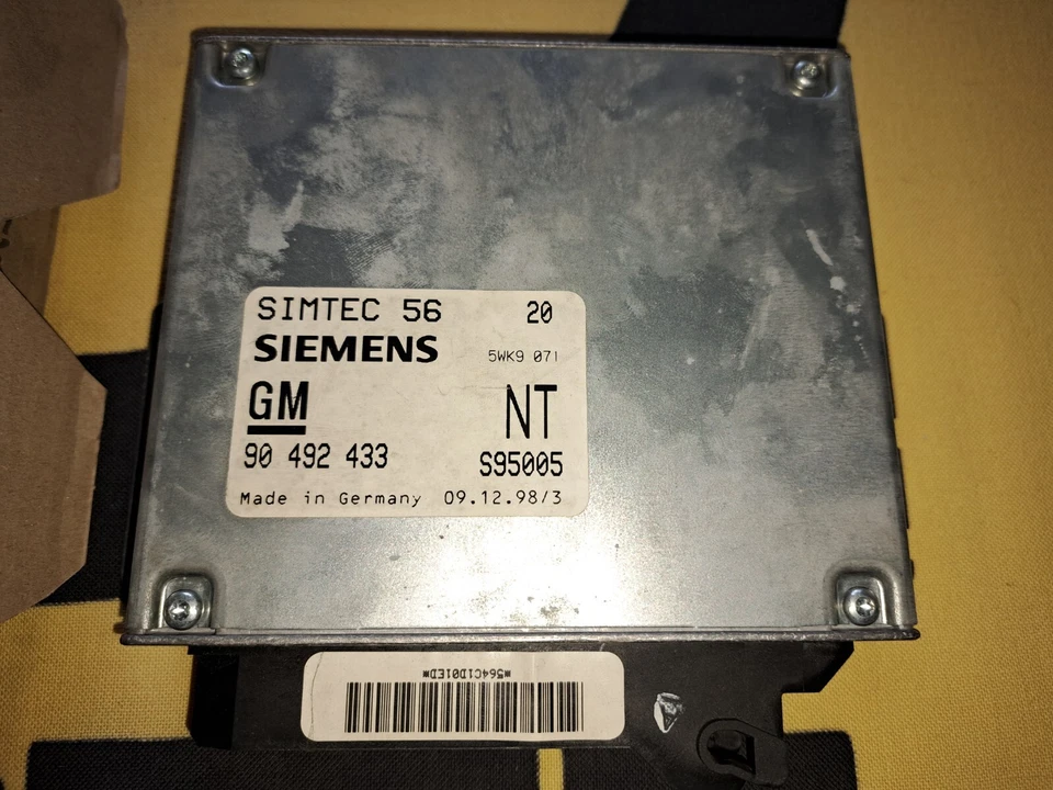 Centralina motore Opel Omega B 2.0i Siemens 90492433 NT - Immagine 1 di 3