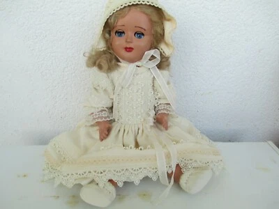 ANTICA BAMBOLA IN COMPOSIZIONE +OKKI VETRO CLICCANTI DX- SX+SONAGLIO - Immagine 1 di 4