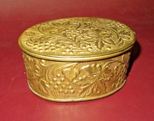 Vintage 4.75" Hand Crafted in India Embossed Brass Oval Flip-Lid Trinket Box - Picture 1 of 12