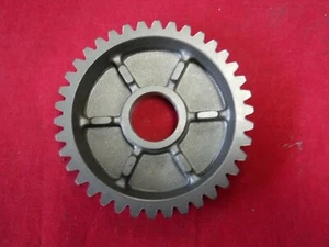 NOS OEM NEW SUZUKI 1ST GEAR DRIVEN 24311-26D00 GSX1100  GSXR1100 - Picture 1 of 3