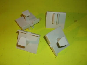 (4) ACCORDION HURRICANE SHUTTER HOLDBACK CLIPS PASST IN SPUR (WEISS) - Bild 1 von 1