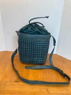 NUEVO Bolso Bandolera Bandolera Bolso Cubo de Cuero Trenzado Verde Madera de Ceniza Foto 1 de 4
