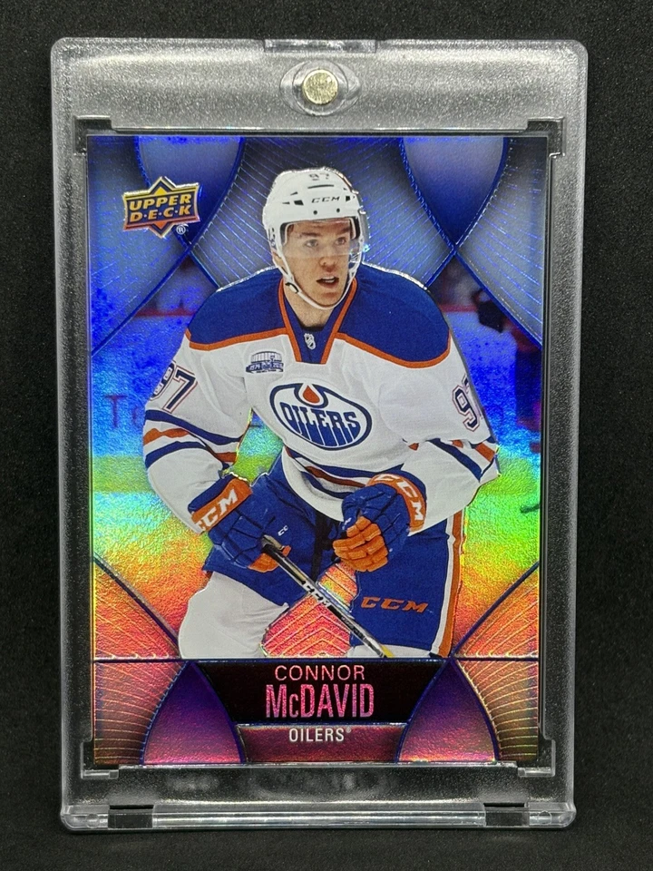 Connor McDavid RARO CARTÃO DE INVESTIMENTO REFRATOR NOVATO SSP DECK SUPERIOR OILERS ESTADO PERFEITO - Imagem 1 de 2