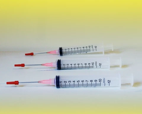 Wall Clock Oiling 3-10cc Syringes with Stainless Steel Applicators Cover
