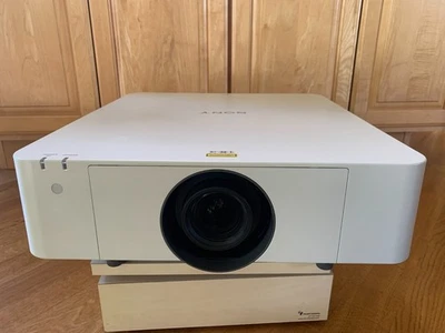 Sony VPL-FHZ57 3LCD Laser Projector - For Parts or Repair - 11,163 hours - Image 1 of 4