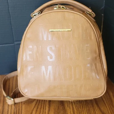 Mini mochila cartera Steve Madden con diseño de logotipo cuero sintético tostado correas ajustables Foto 1 de 4