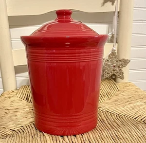 Fiesta Homer Laughlin Mediano 2 Cuartos Bote Vaso Rojo Escarlata con Tapa - Imagen 1 de 10