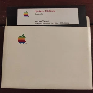 Apple IIc System Utilitites & System Master ProDos 1984 Floppy 5.25" - Picture 1 of 3