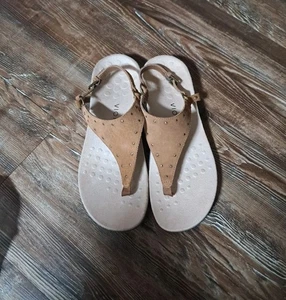 Sandalias Vionic Margot Tachuelas Gamuza Correa en T Marrón Talla 9.5 - Imagen 1 de 6