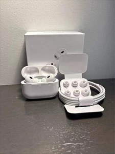 Apple AirPods Pro 2ème génération avec étui de charge sans fil MagSafe (LIVRAISON GRATUITE) - Photo 1 sur 1