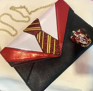 GRIFFINDOR   HARRY POTTERUniform Clutch  Chain Shoulder BAG EUC DANIELLE NICOLE - Picture 1 of 11