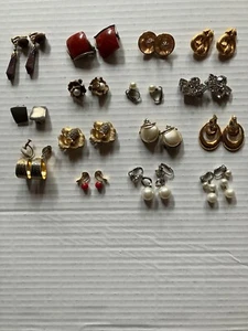 VINTAGE CLIP ON EAR RINGS - Picture 1 of 1