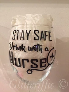 Calcomanía de vinilo X2 Stay Safe bebida con enfermera hágalo usted mismo brillo copa de vino regalo - Imagen 1 de 2