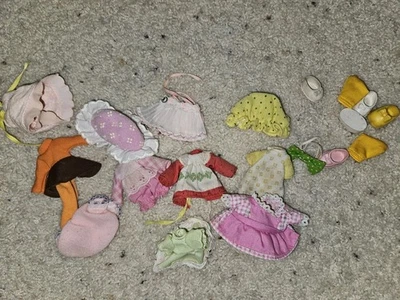 Lote de ropa y accesorios para muñeca Strawberry Shortcake de colección Foto 1 de 4