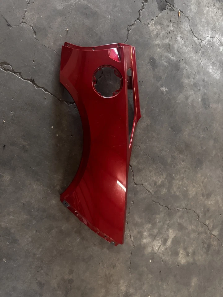 Guardabarros trasero izquierdo Chevrolet Corvette C7 2014-2019 OEM azul almirante Foto 1 de 4