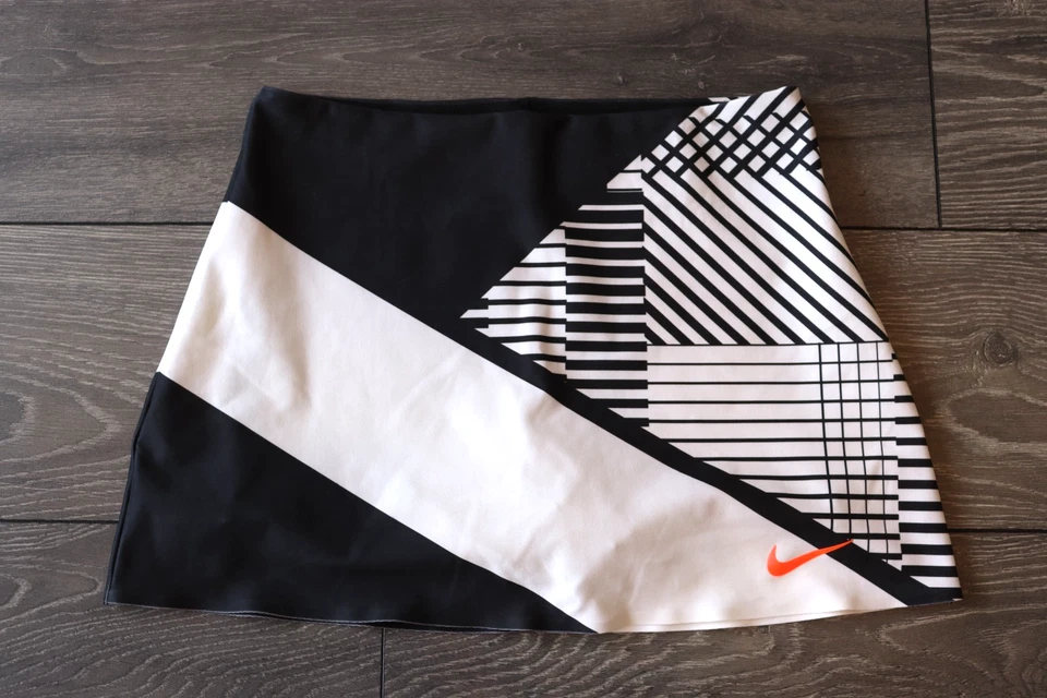 FALDA TENIS NIKE COURT POWER SPIN TALLA PEQUEÑA MUJER NEGRA/BLANCA 876610-010 Foto 1 de 4