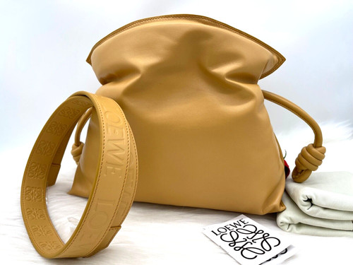 LOEWE Borsa a tracolla imbottita in pelle flamenco AUTENTICA NUOVA CON ETICHETTE $2950 in cammello