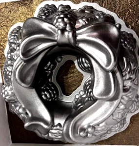 Nordic Ware Bundt Pan Holiday Christmas Wreath 9 Cups Made in US Cake Mold Yum! - Picture 1 of 10