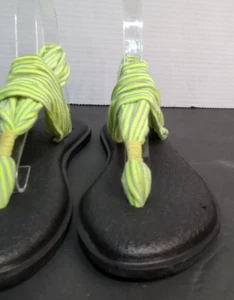 Sanuk Yogamatte Fersenriemen-Sandale limette & grau Stoff Streifen Riemen Fersenriemen flache Schuhe Größe 6 - Bild 1 von 19