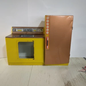 Vintage 1970s GABRIEL #5953 PRINCESS PLAY KITCHEN Toy Metal Sink & Refrigerator - Picture 1 of 13