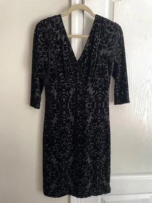 RSVP Vestido Negro Terciopelo Talla 6 Foto 1 de 4