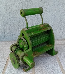 Ancien moulin à canne à sucre ??? / OUTIL ANCIEN en métal - Foto 1 di 9