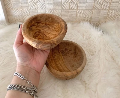Juego de 2 cuencos de olivo tunecino hechos a mano para olivo 5” Trader Joe’s Foto 1 de 4