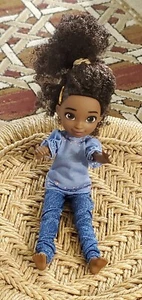 Mattel Karma World bambola afroamericana con vestito senza scarpe no microfono 9" - Foto 1 di 5